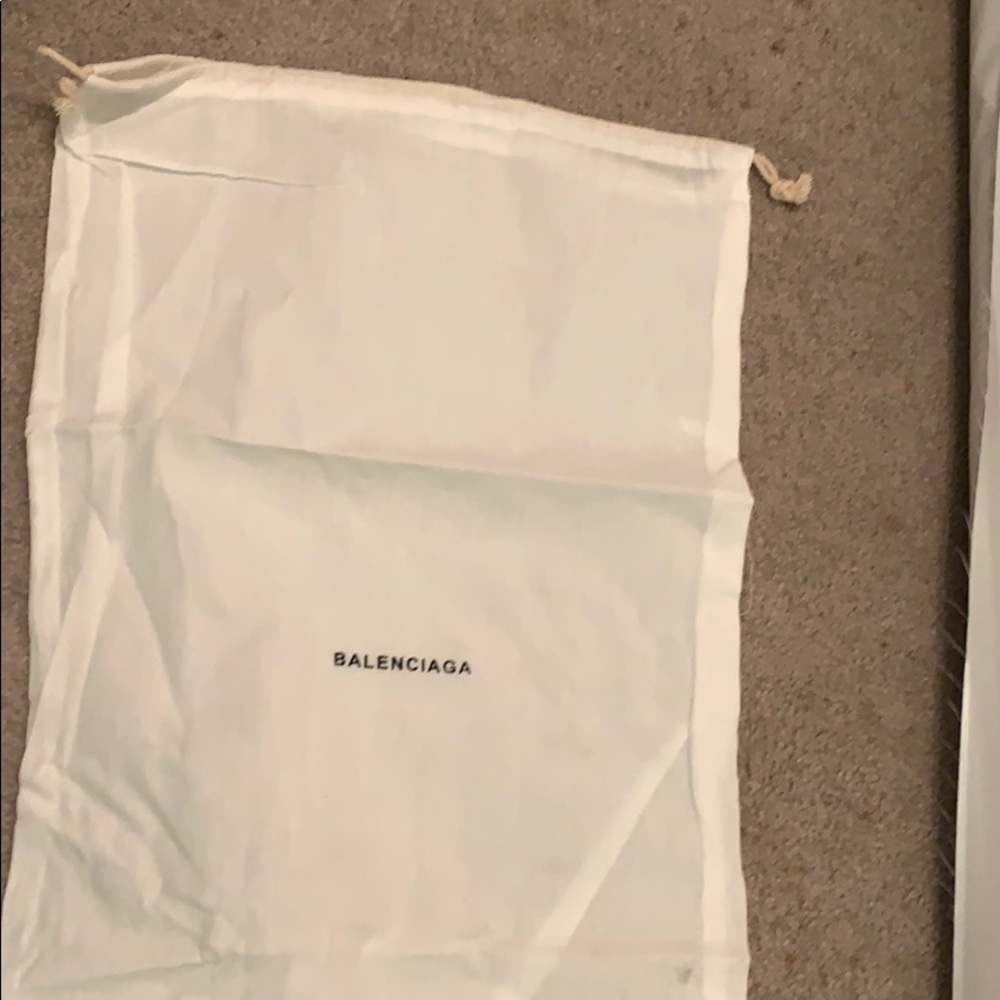 Balenciaga’s - Picture 8 of 8
